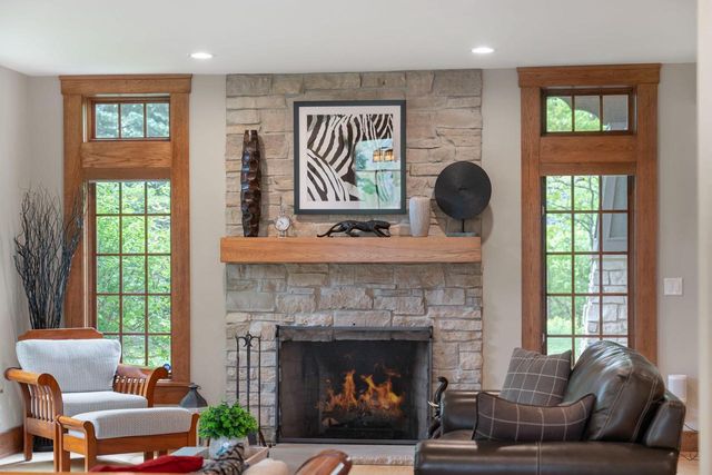7541 S Cambridge DRIVE, Franklin, WI 53132