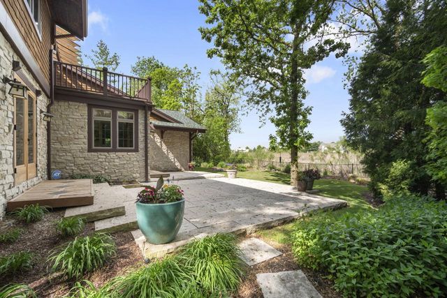 7541 S Cambridge DRIVE, Franklin, WI 53132