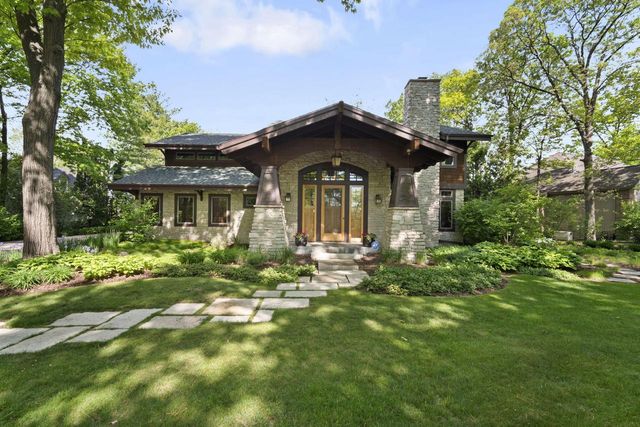 7541 S Cambridge DRIVE, Franklin, WI 53132