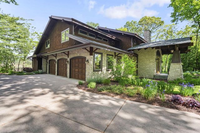 7541 S Cambridge DRIVE, Franklin, WI 53132