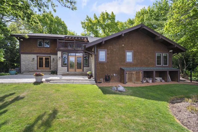 7541 S Cambridge DRIVE, Franklin, WI 53132