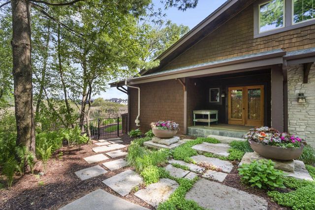 7541 S Cambridge DRIVE, Franklin, WI 53132