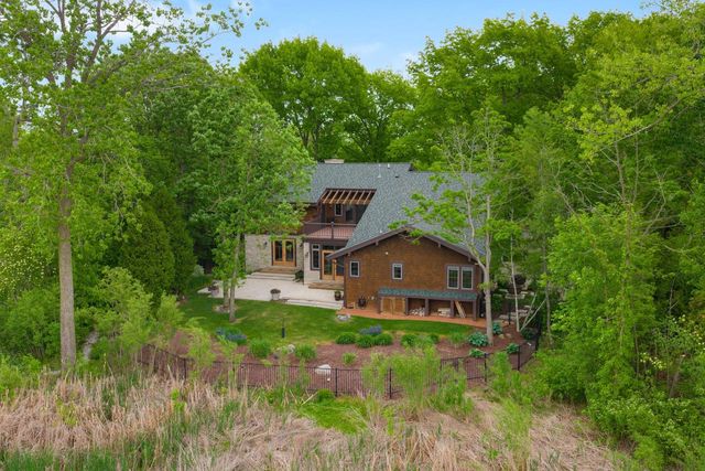 7541 S Cambridge DRIVE, Franklin, WI 53132
