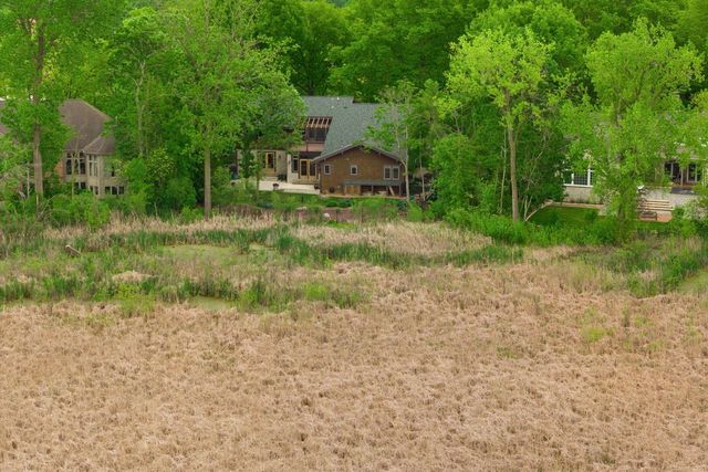 7541 S Cambridge DRIVE, Franklin, WI 53132