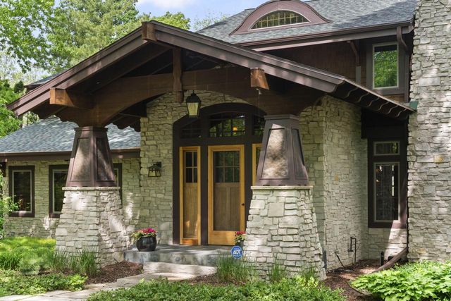 7541 S Cambridge DRIVE, Franklin, WI 53132