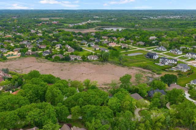 7541 S Cambridge DRIVE, Franklin, WI 53132