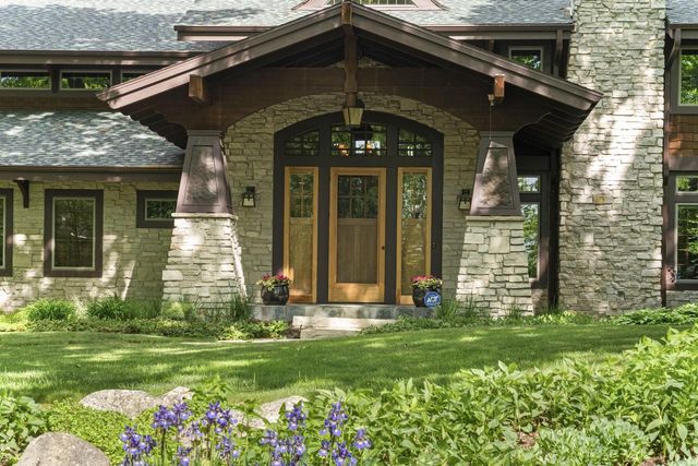 7541 S Cambridge DRIVE, Franklin, WI 53132