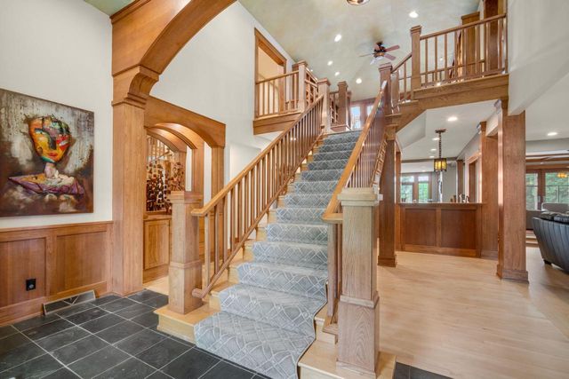 7541 S Cambridge DRIVE, Franklin, WI 53132