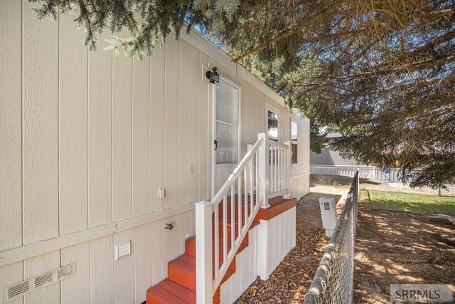 1705 N Pinewood Drive, Idaho Falls, ID 83401