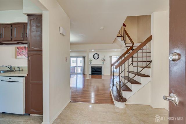 1402 Timber Oaks Road, Edison, NJ 08820