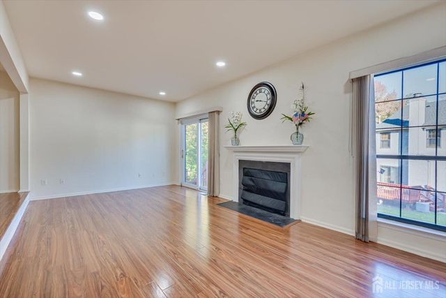 1402 Timber Oaks Road, Edison, NJ 08820