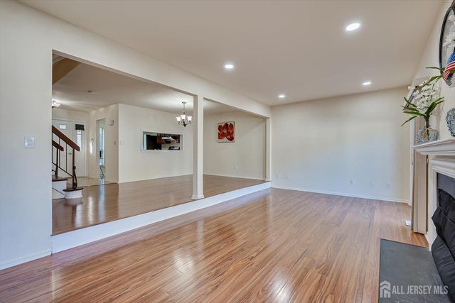 1402 Timber Oaks Road, Edison, NJ 08820