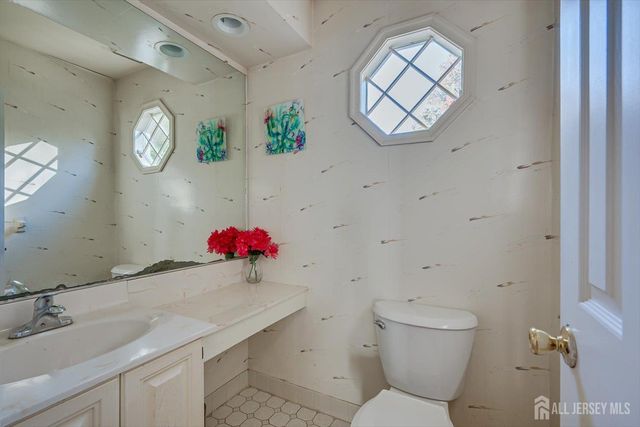 1402 Timber Oaks Road, Edison, NJ 08820