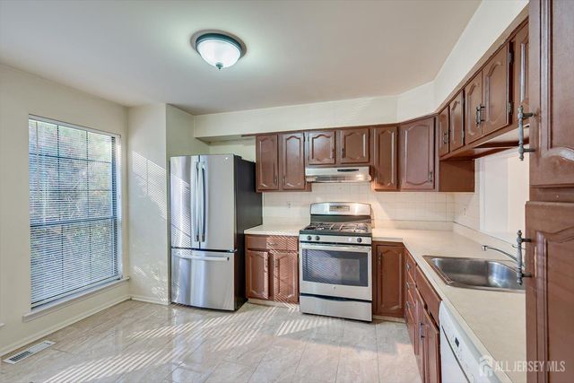 1402 Timber Oaks Road, Edison, NJ 08820