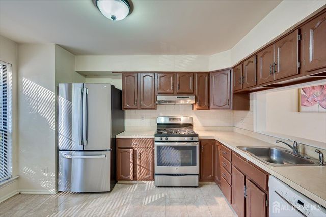 1402 Timber Oaks Road, Edison, NJ 08820