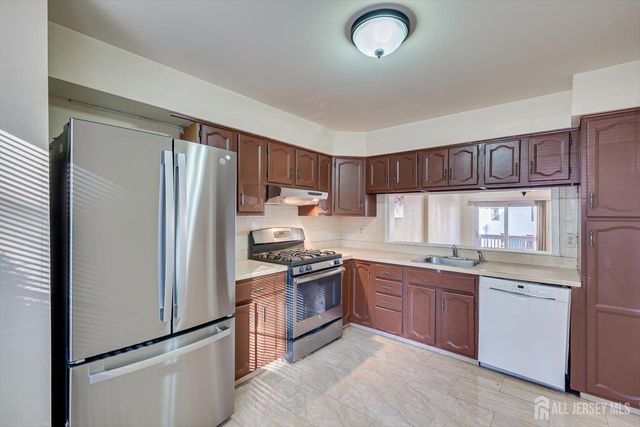 1402 Timber Oaks Road, Edison, NJ 08820