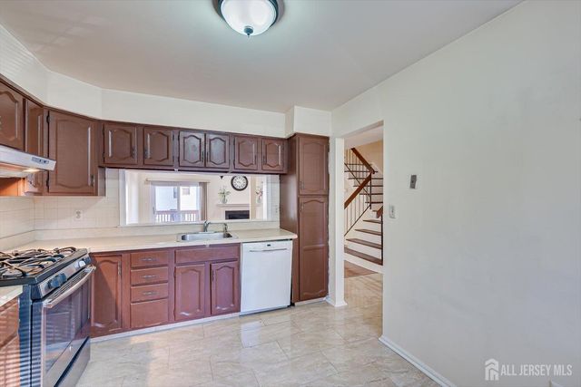 1402 Timber Oaks Road, Edison, NJ 08820