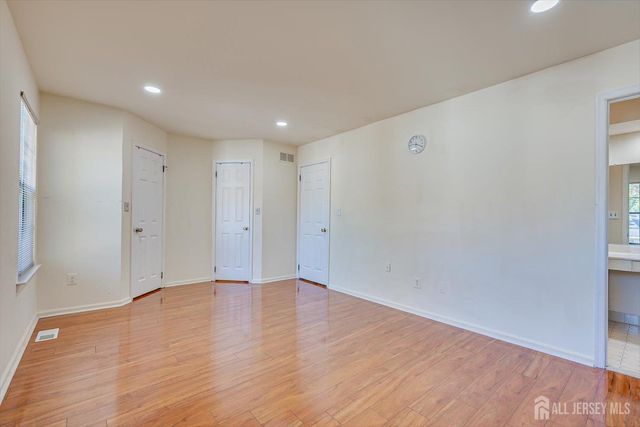 1402 Timber Oaks Road, Edison, NJ 08820
