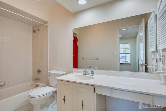 1402 Timber Oaks Road, Edison, NJ 08820