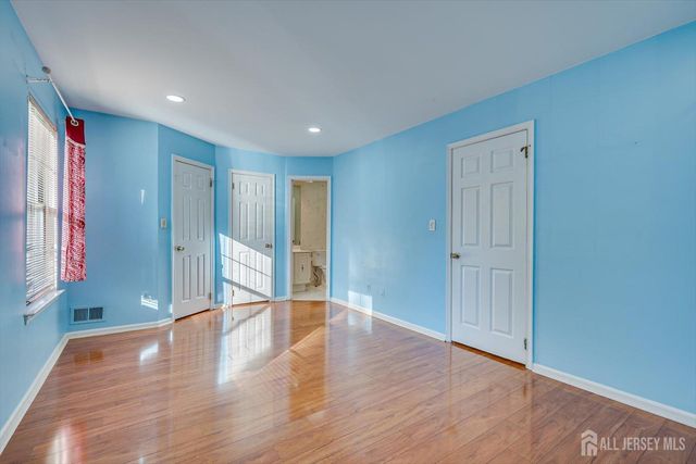 1402 Timber Oaks Road, Edison, NJ 08820