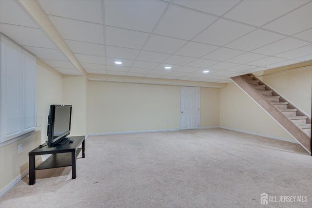 1402 Timber Oaks Road, Edison, NJ 08820