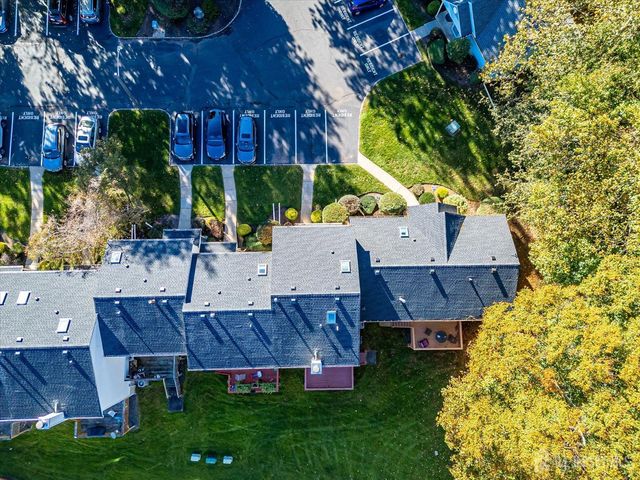 1402 Timber Oaks Road, Edison, NJ 08820