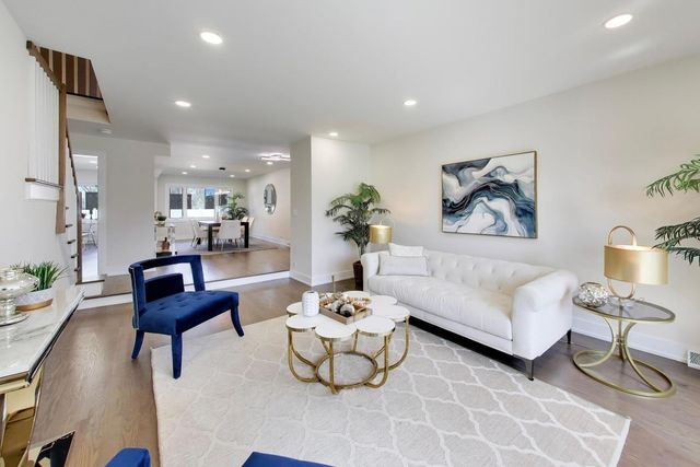 6850 Latrobe Avenue, Skokie, IL 60077