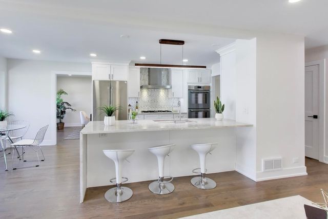 6850 Latrobe Avenue, Skokie, IL 60077