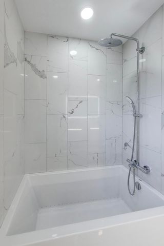 6850 Latrobe Avenue, Skokie, IL 60077