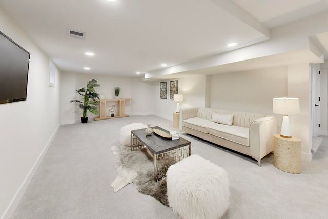6850 Latrobe Avenue, Skokie, IL 60077