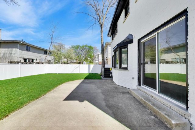 6850 Latrobe Avenue, Skokie, IL 60077