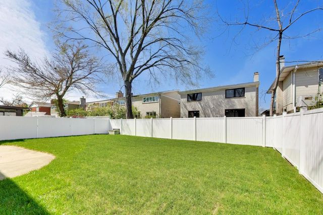 6850 Latrobe Avenue, Skokie, IL 60077