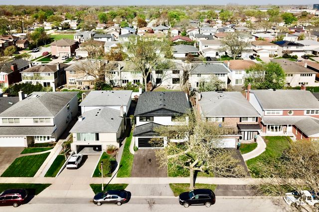 6850 Latrobe Avenue, Skokie, IL 60077