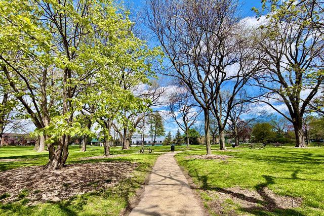 6850 Latrobe Avenue, Skokie, IL 60077