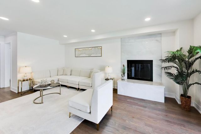 6850 Latrobe Avenue, Skokie, IL 60077