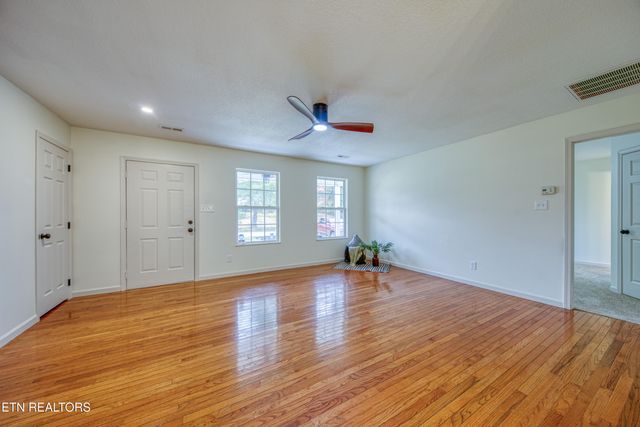 18917 Martel Rd, Lenoir City, TN 37772