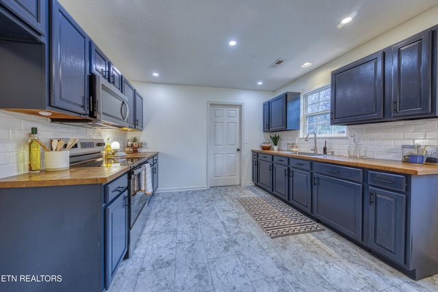 18917 Martel Rd, Lenoir City, TN 37772