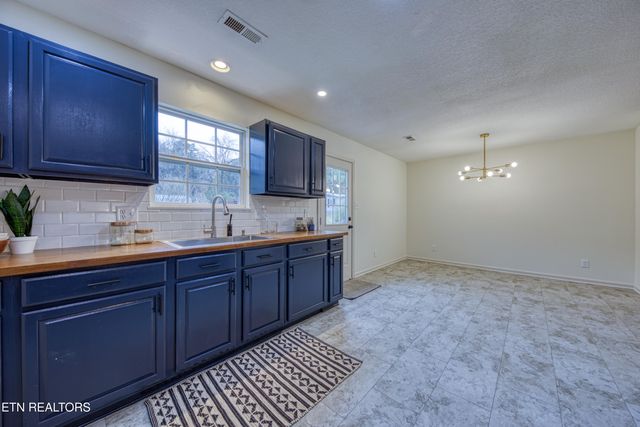 18917 Martel Rd, Lenoir City, TN 37772