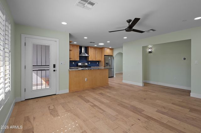 6826 E EDGEMONT Avenue, Scottsdale, AZ 85257