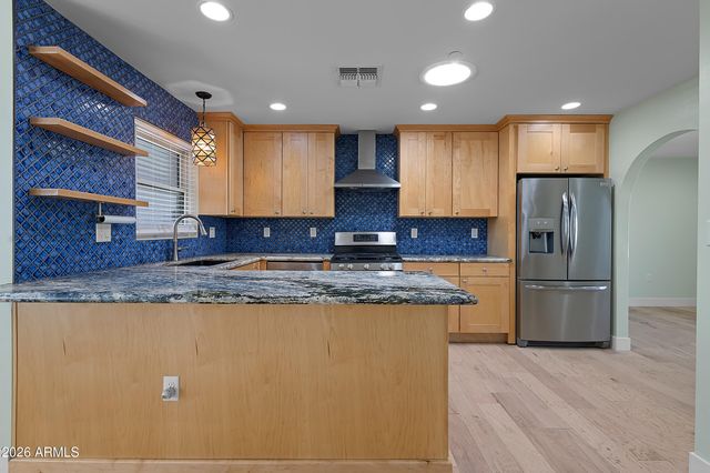 6826 E EDGEMONT Avenue, Scottsdale, AZ 85257