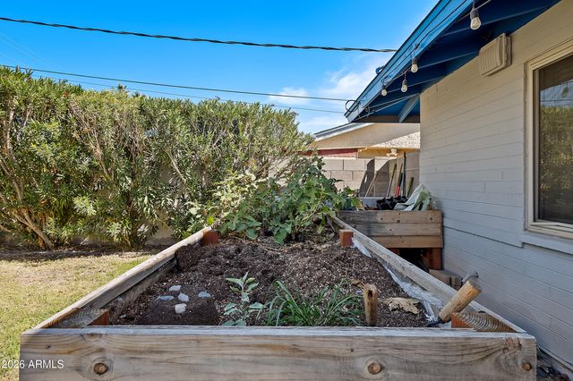 6826 E EDGEMONT Avenue, Scottsdale, AZ 85257