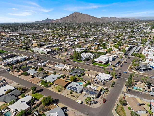 6826 E EDGEMONT Avenue, Scottsdale, AZ 85257