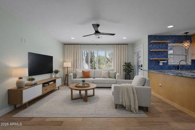 6826 E EDGEMONT Avenue, Scottsdale, AZ 85257