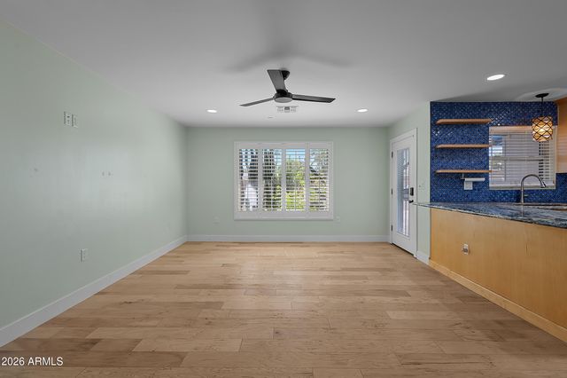 6826 E EDGEMONT Avenue, Scottsdale, AZ 85257