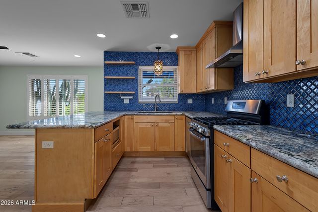 6826 E EDGEMONT Avenue, Scottsdale, AZ 85257