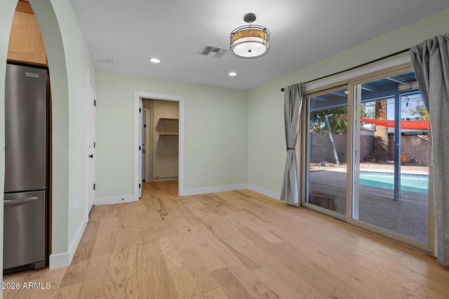 6826 E EDGEMONT Avenue, Scottsdale, AZ 85257