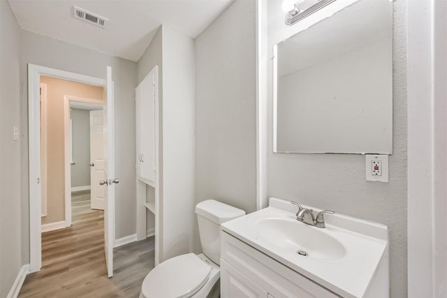 5130 Ripplebrook Drive, Houston, TX 77045