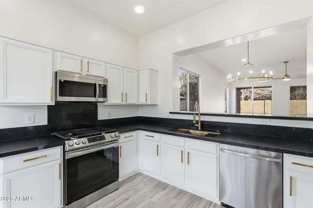 3945 S CACTUS WREN Drive, Chandler, AZ 85248