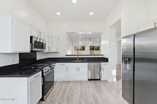 3945 S CACTUS WREN Drive, Chandler, AZ 85248