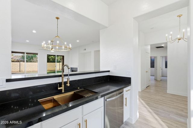 3945 S CACTUS WREN Drive, Chandler, AZ 85248